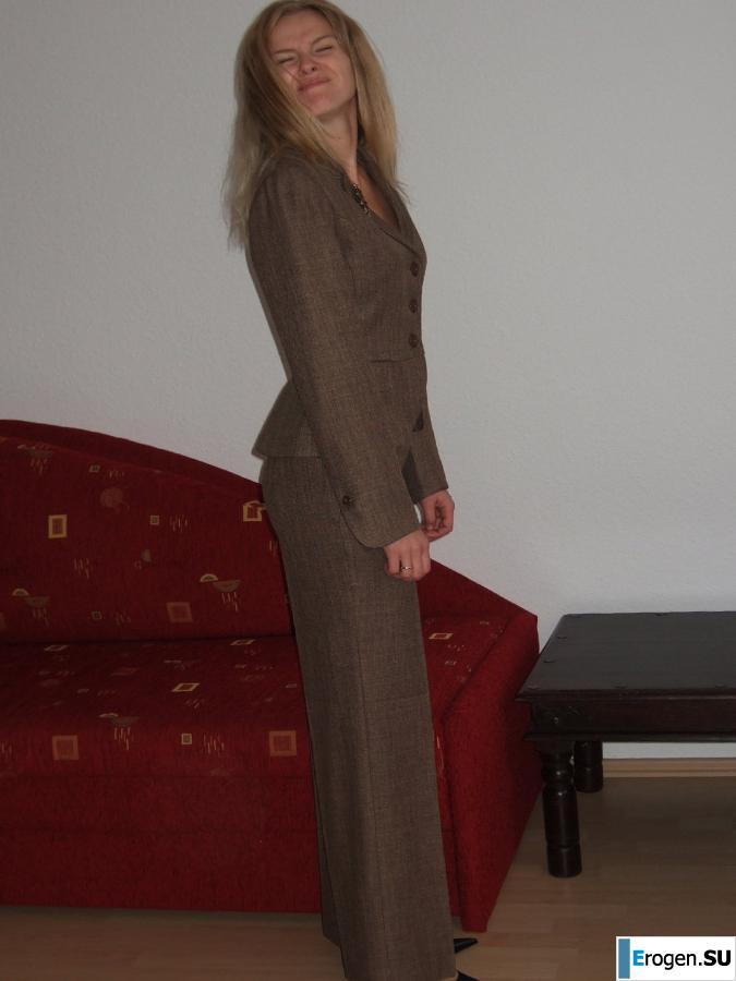 everyday life of a blonde with small breasts. Photo 31