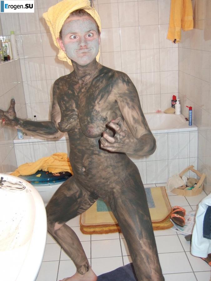 everyday life of a blonde with small breasts. Photo 8