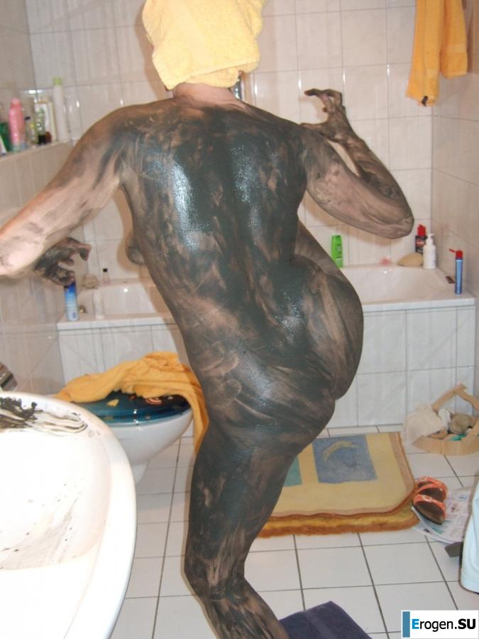 everyday life of a blonde with small breasts. Photo 9