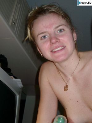 everyday life of a blonde with small breasts. Thumb 17