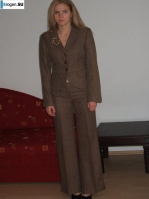 everyday life of a blonde with small breasts. Thumb 19