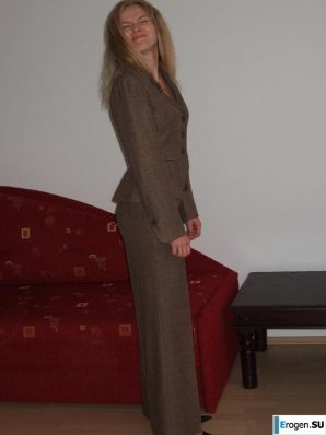 everyday life of a blonde with small breasts. Thumb 31