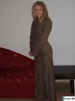 everyday life of a blonde with small breasts. Thumb 40