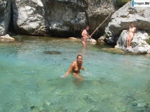 tourists and nudists in one bottle. Thumb 25