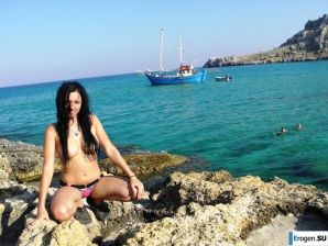 leave without a swimsuit. Thumb 18