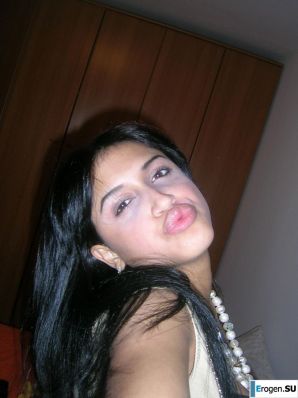 латинская девчушка с бойфрендом. Эскиз 19