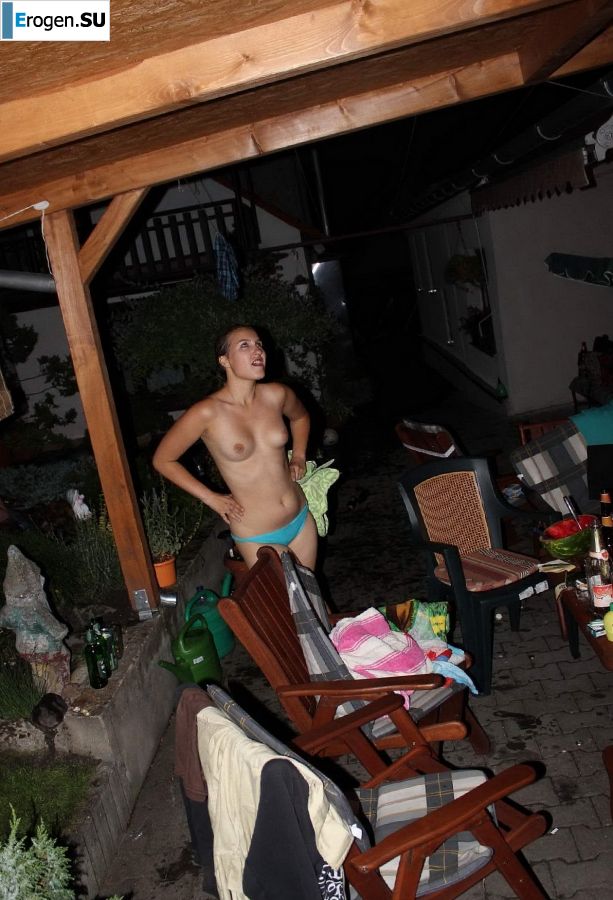 голые телки в бассейне. Фото 24