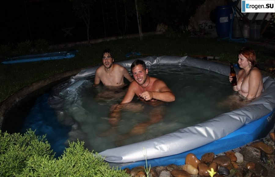 голые телки в бассейне. Фото 28