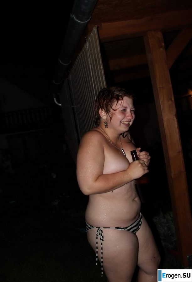 голые телки в бассейне. Фото 30