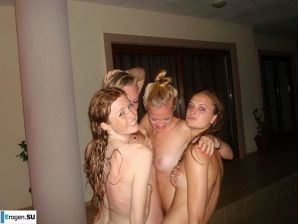 голые телки в бассейне. Эскиз 19