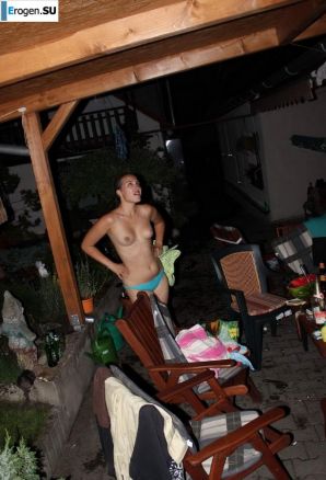 голые телки в бассейне. Эскиз 24