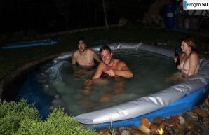 голые телки в бассейне. Эскиз 28