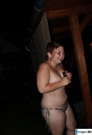 голые телки в бассейне. Эскиз 30