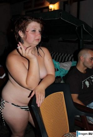 голые телки в бассейне. Эскиз 31