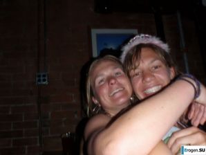 безбашенные девушки в каньоне. Эскиз 30