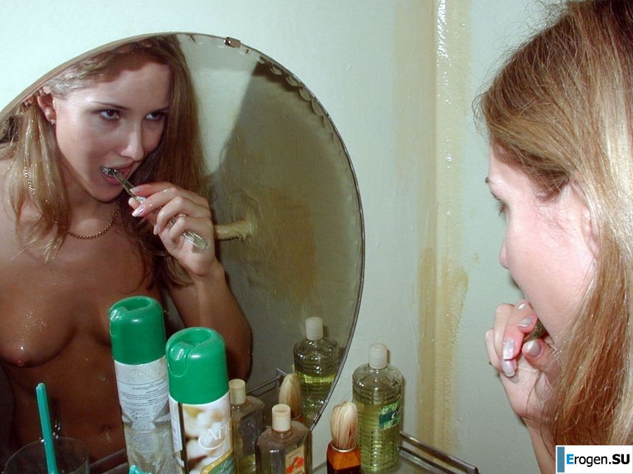 naked with a toothbrush. Photo 7