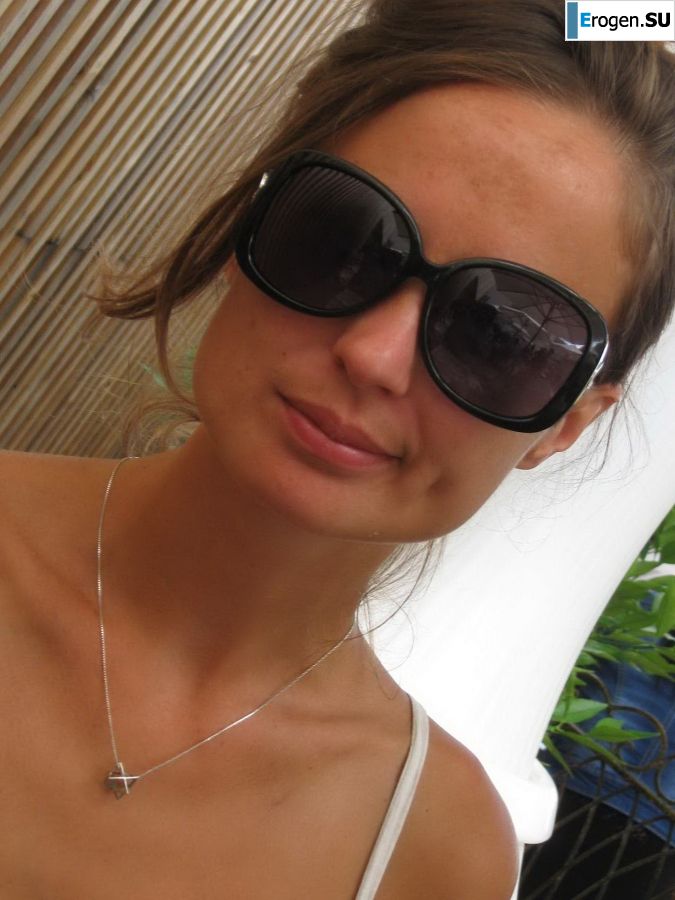 took off her bra somewhere on the rocky slopes. Photo 28