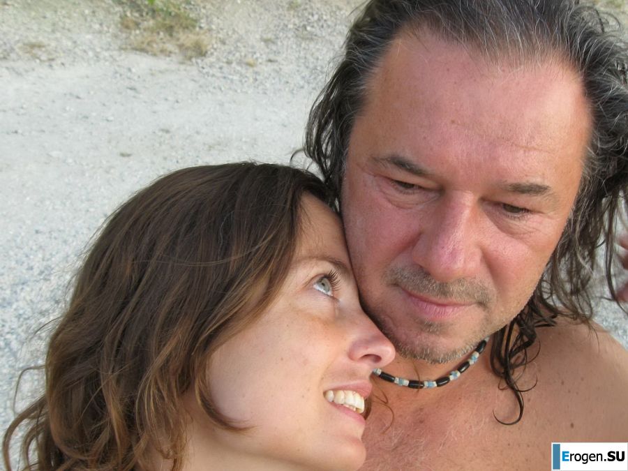 took off her bra somewhere on the rocky slopes. Photo 36