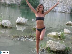 took off her bra somewhere on the rocky slopes. Thumb 5