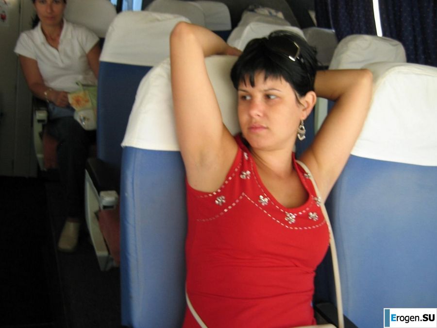 миниатюрная короткостриженная брюнетка в отпуске. Фото 14