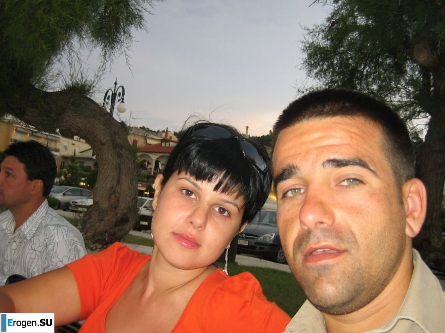 миниатюрная короткостриженная брюнетка в отпуске. Фото 9