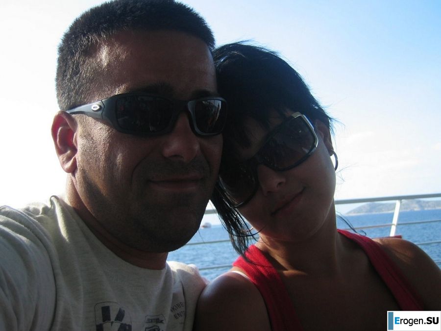 petite short-haired brunette on vacation. Part 2. Photo 10