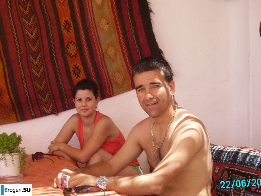 petite short-haired brunette on vacation. Part 2. Photo 18