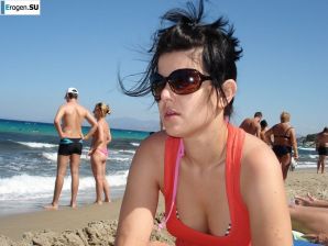 petite short-haired brunette on vacation. Part 2. Thumb 13