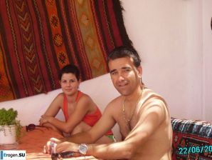 petite short-haired brunette on vacation. Part 2. Thumb 18