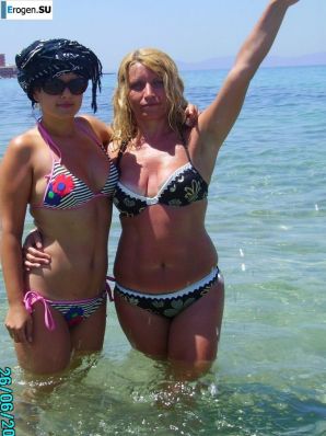 petite short-haired brunette on vacation. Part 2. Thumb 22