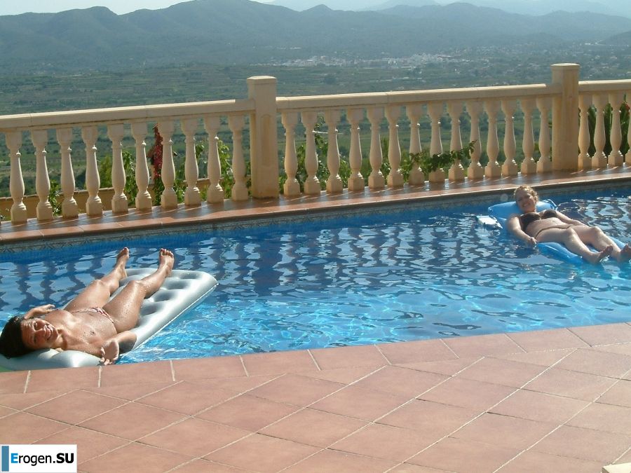 girlfriends in a Greek hotel. Photo 8