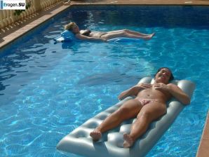 girlfriends in a Greek hotel. Thumb 11