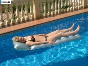 girlfriends in a Greek hotel. Thumb 25