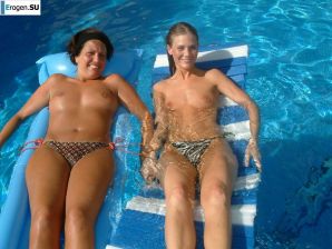 girlfriends in a Greek hotel. Thumb 27