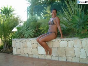 girlfriends in a Greek hotel. Thumb 30