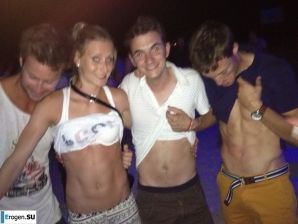 развратные вечеринки на пляже. Эскиз 14