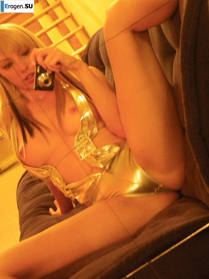 pathos blonde and her camera. Photo 19