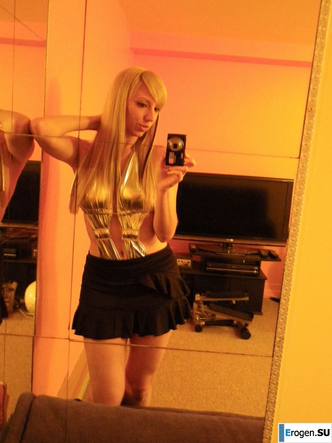 pathos blonde and her camera. Photo 34