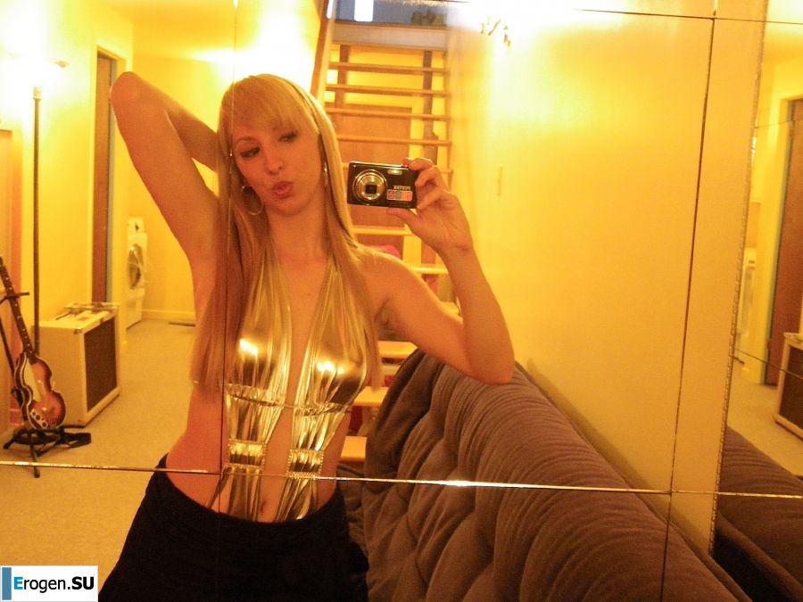 pathos blonde and her camera. Photo 39