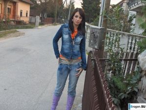 угрюмый стриптиз без единой улыбки. Эскиз 11