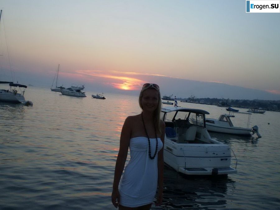 topless on the seashore. Photo 18