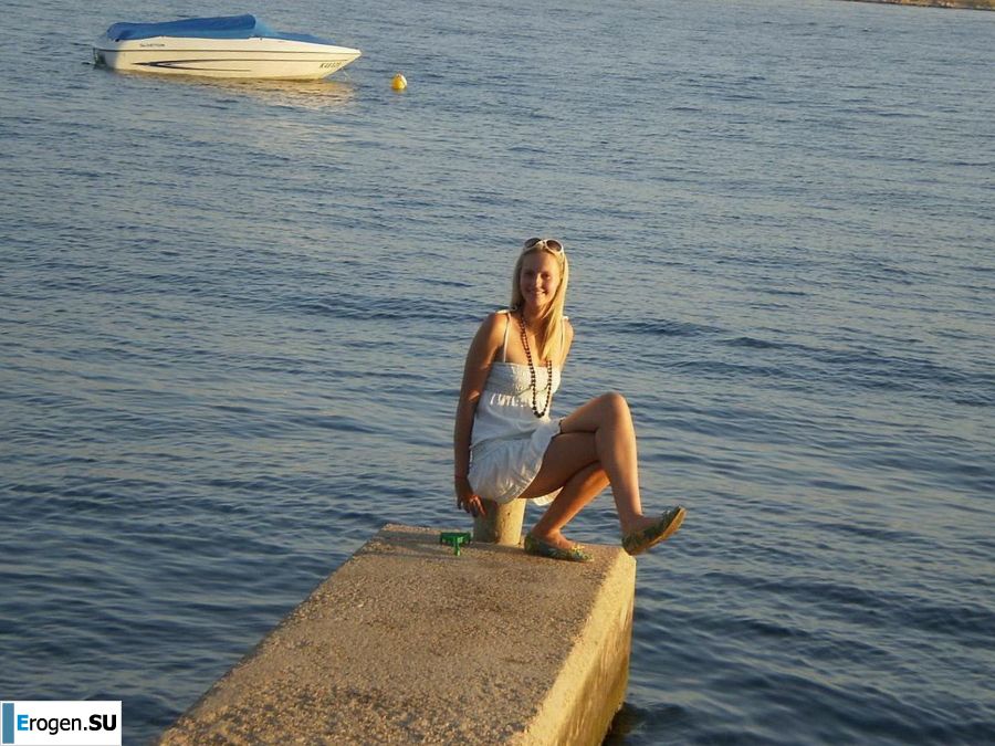 topless on the seashore. Photo 24