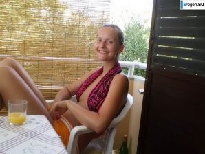 topless on the seashore. Thumb 20