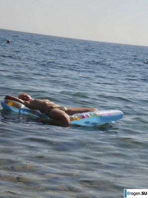 topless on the seashore. Thumb 21