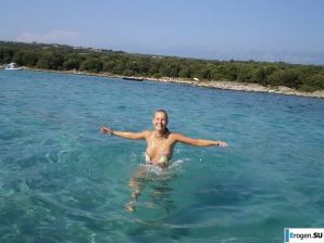 topless on the seashore. Thumb 26