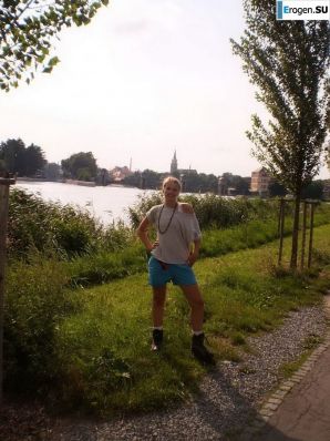 topless on the seashore. Thumb 6