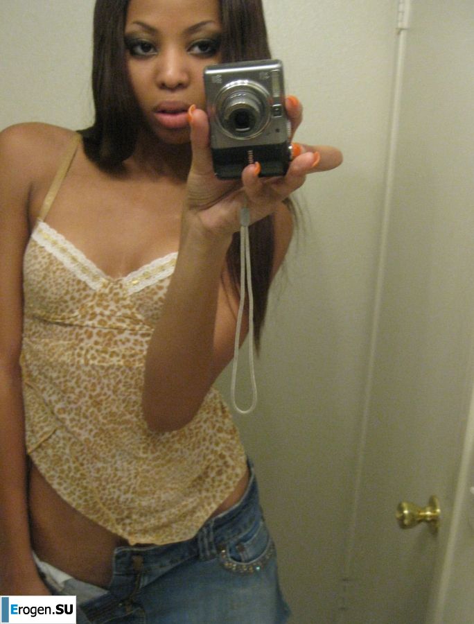 selfie of a naked black woman. Photo 34