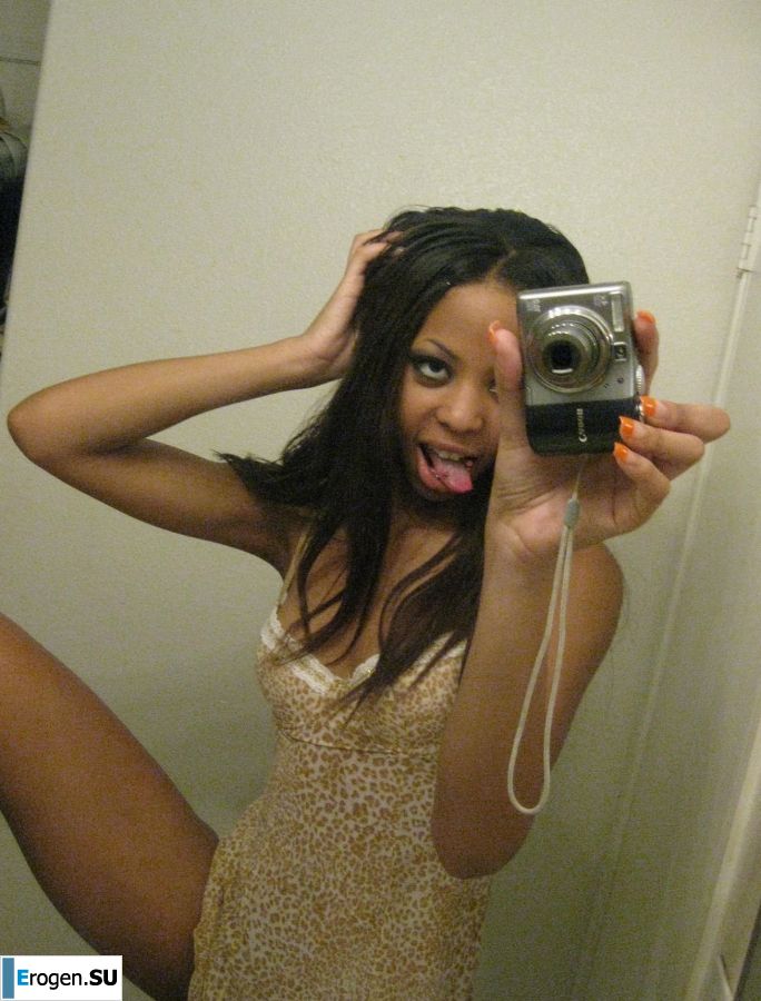 selfie of a naked black woman. Photo 6