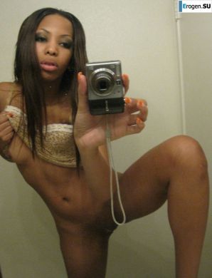 selfie of a naked black woman. Thumb 9