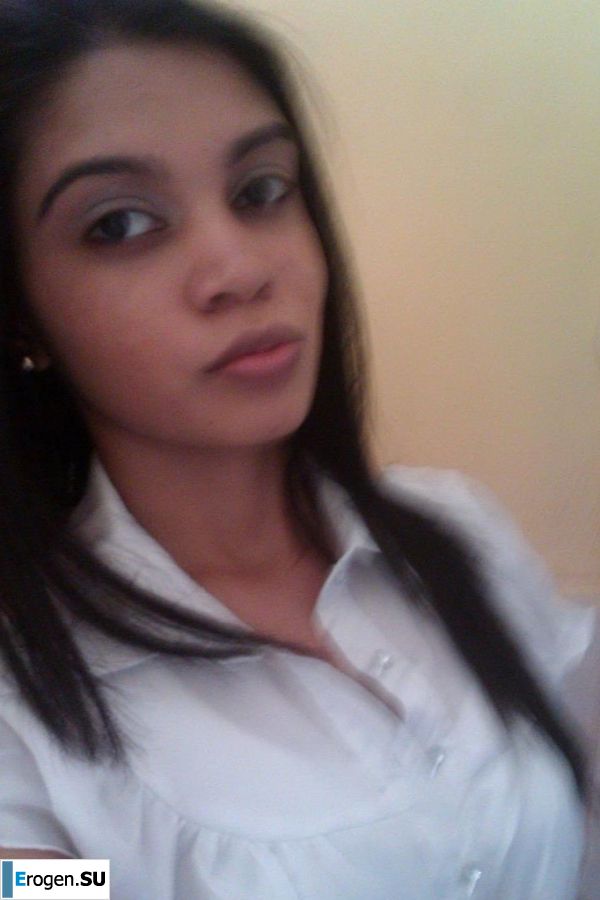 slim dark-skinned girl undresses. Photo 22